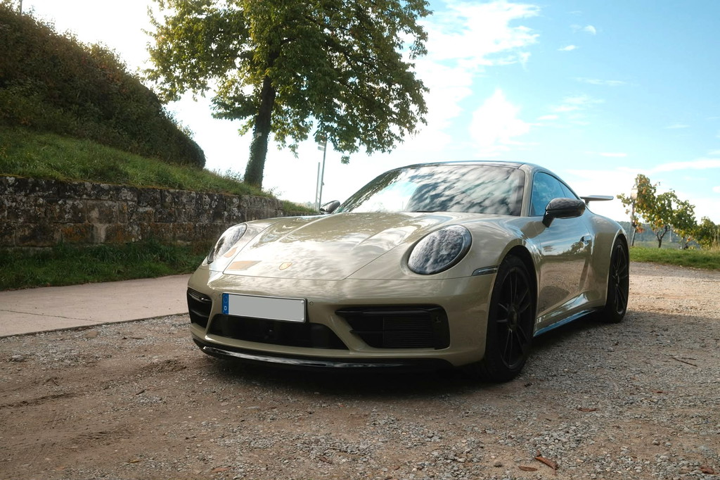 Porsche 992 Carrera 4 GTS