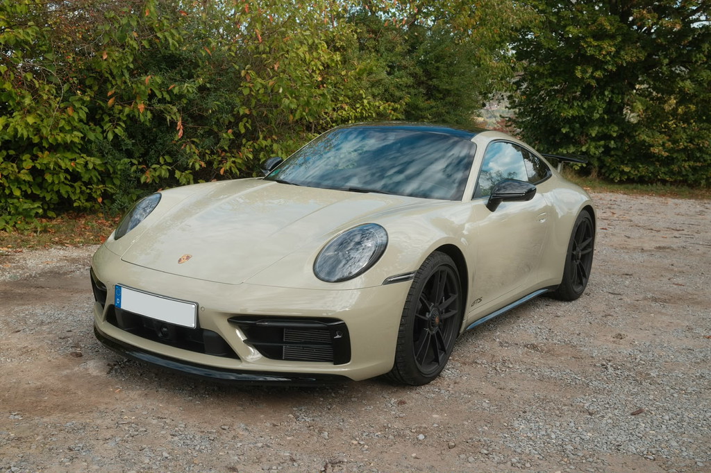 Porsche 992 Carrera 4 GTS