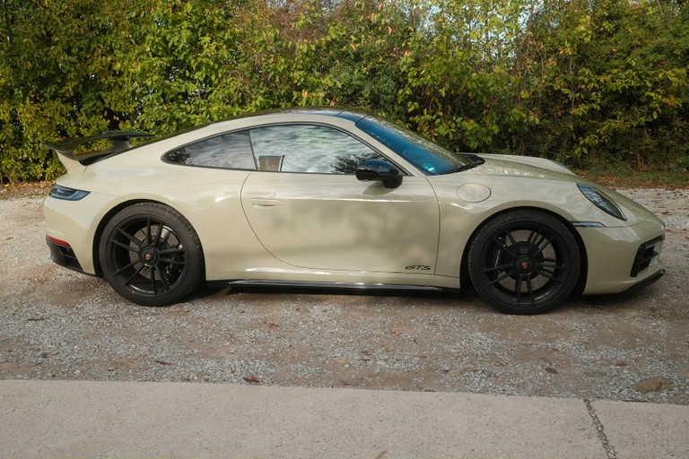Porsche 992 Carrera 4 GTS