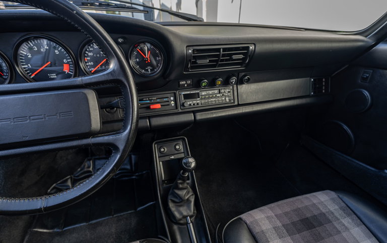 Porsche 911 Carrera 3.2