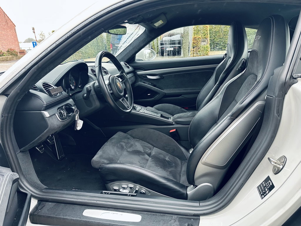 Porsche 718 Cayman GT4
