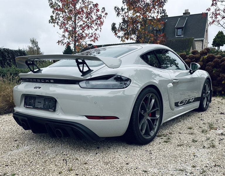 Porsche 718 Cayman GT4