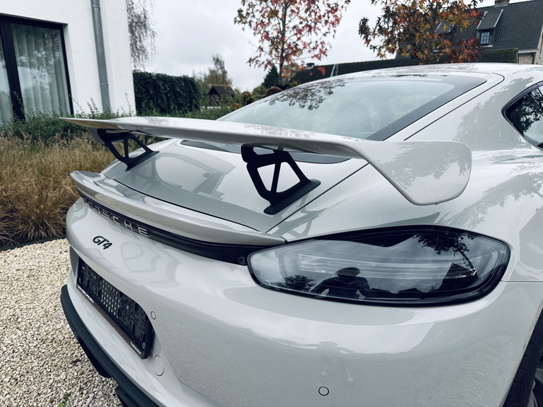 Porsche 718 Cayman GT4