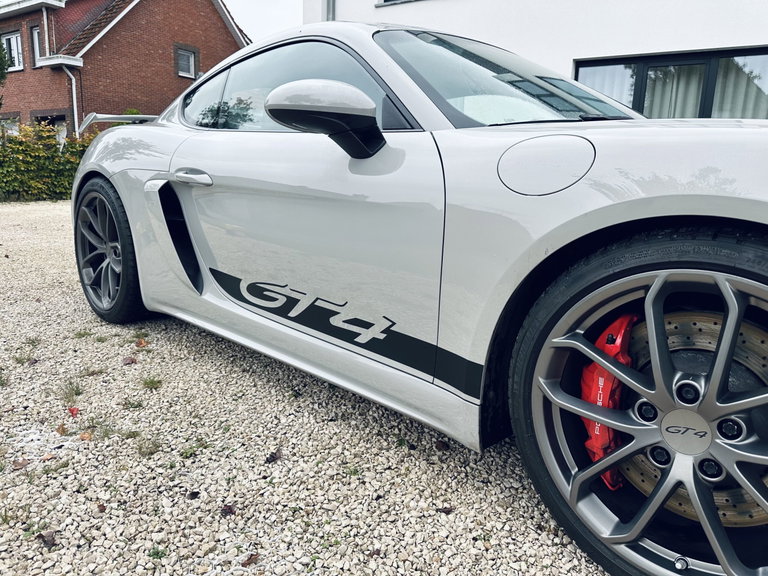 Porsche 718 Cayman GT4