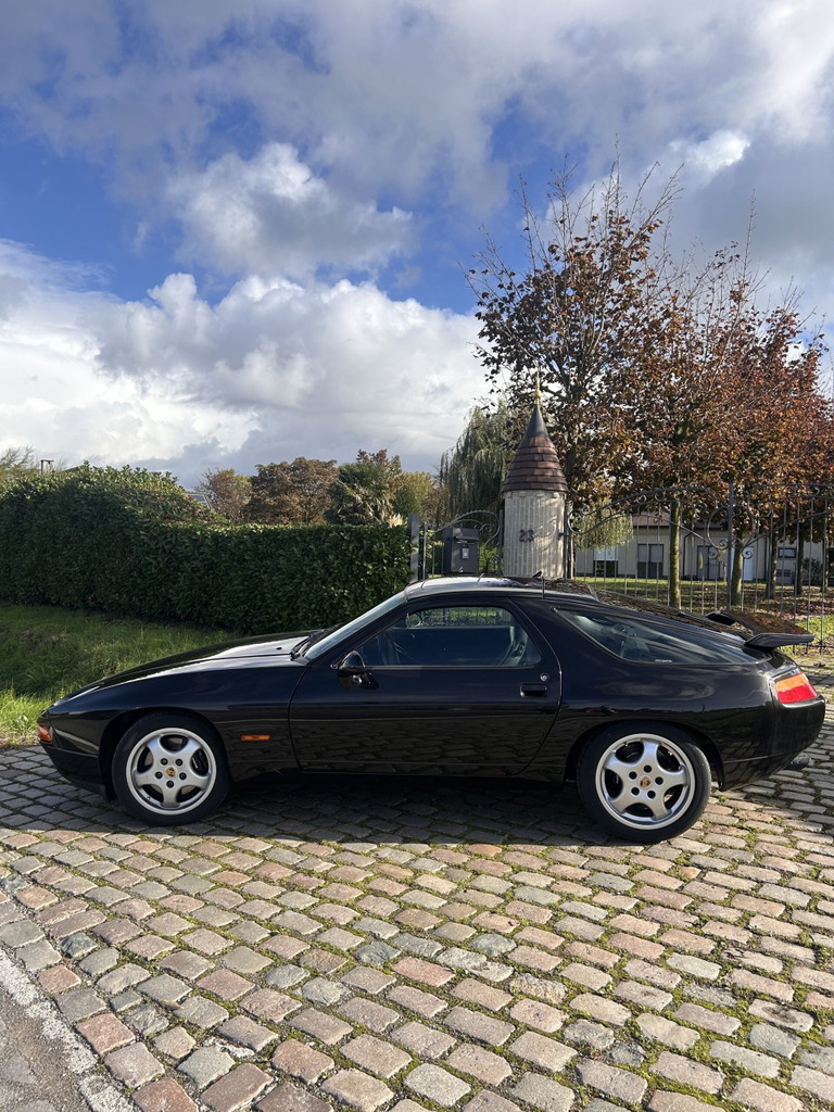 Porsche 928 GTS