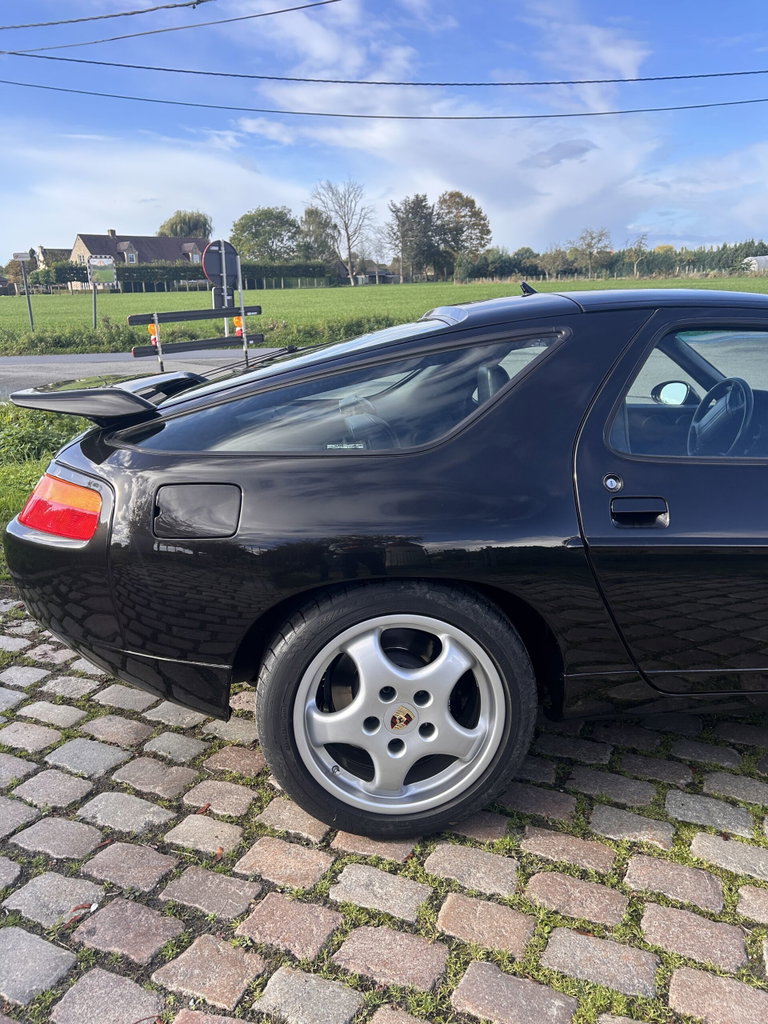 Porsche 928 GTS