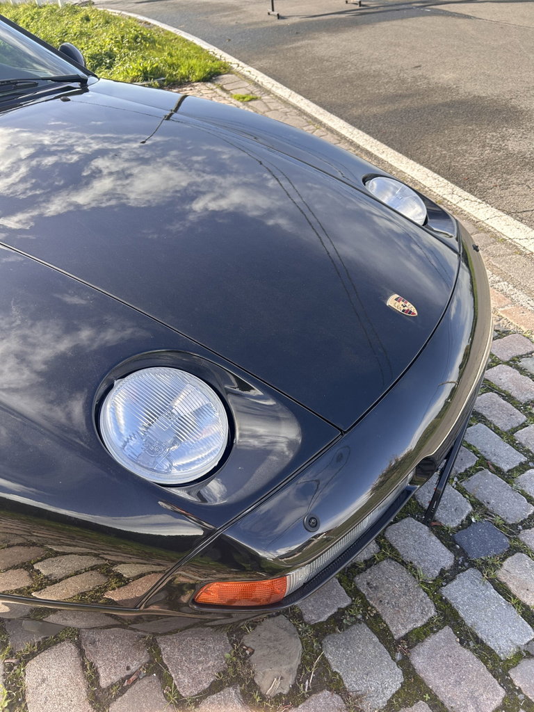 Porsche 928 GTS