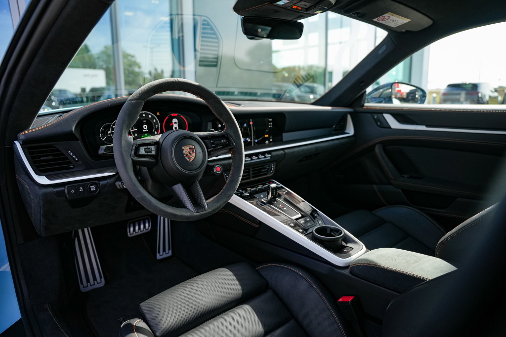 Porsche 992.2 Carrera GTS