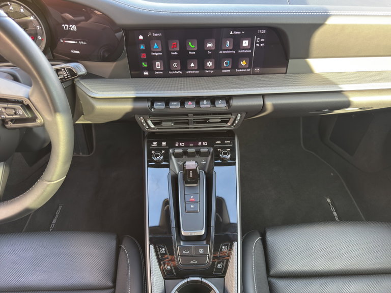 Porsche 992 Carrera 4