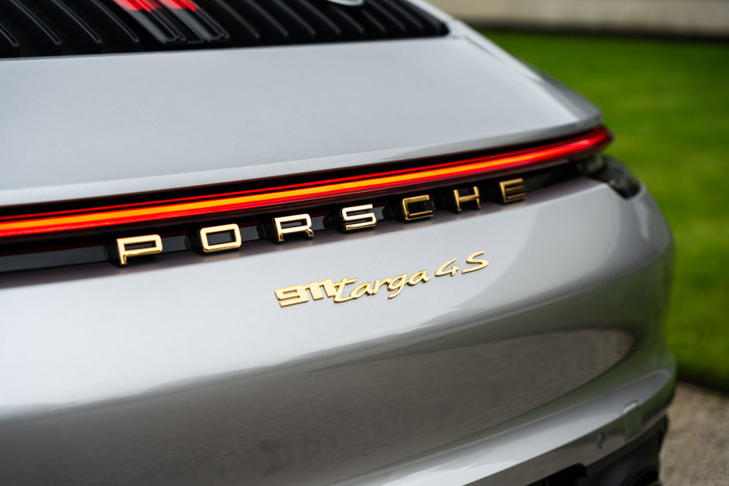 Porsche 992 Heritage Design Edition