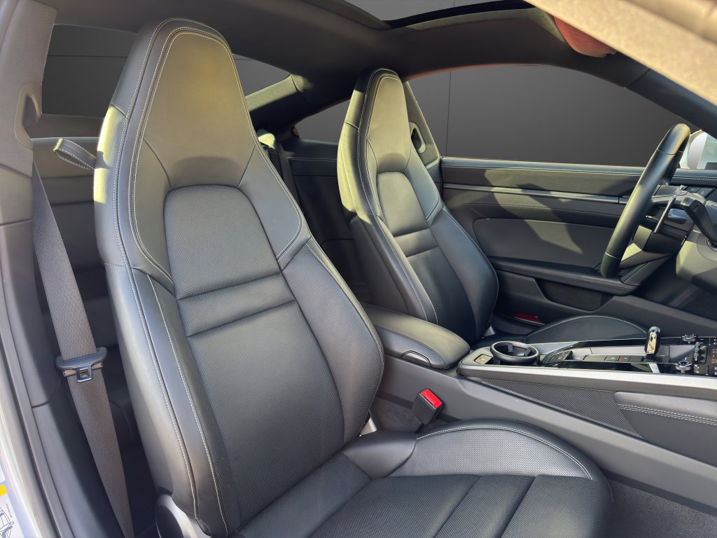 Porsche 992 Carrera 4