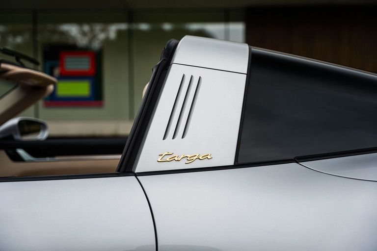 Porsche 992 Heritage Design Edition