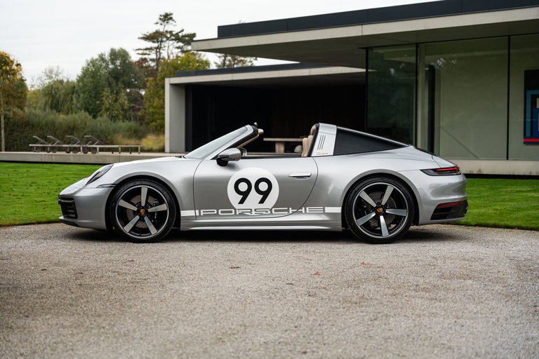 Porsche 992 Heritage Design Edition