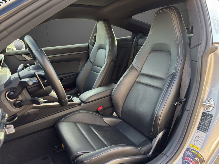 Porsche 992 Carrera 4