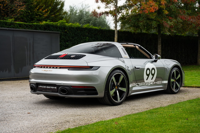 Porsche 992 Heritage Design Edition
