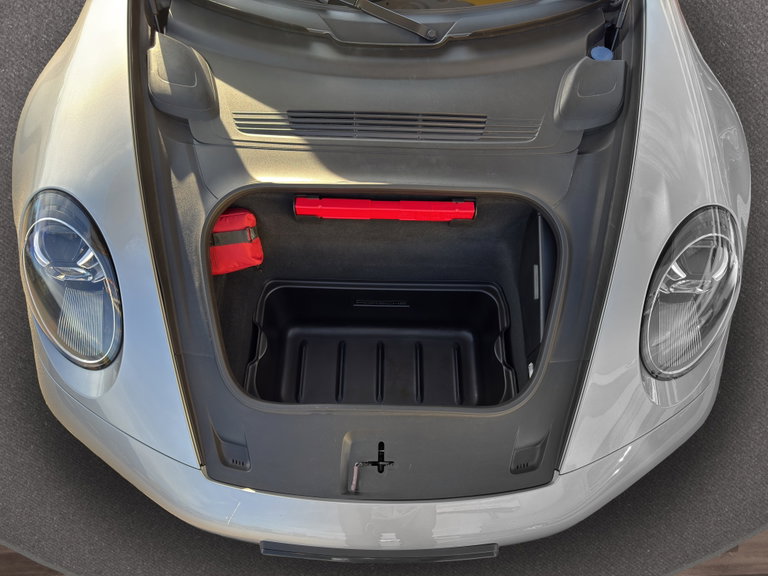 Porsche 992 Carrera 4
