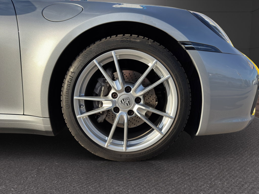 Porsche 992 Carrera 4