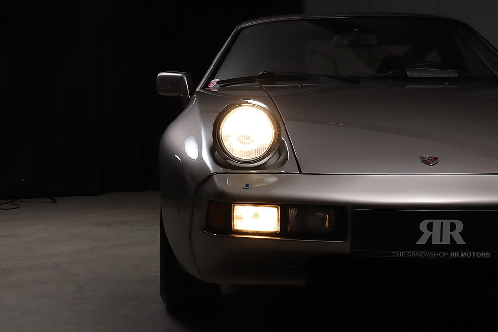 Porsche 928