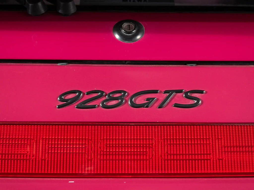 Porsche 928 GTS