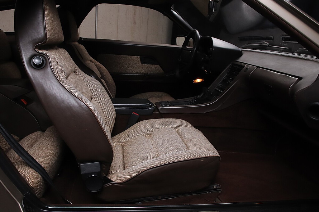 Porsche 928