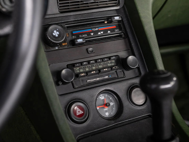 Porsche 928