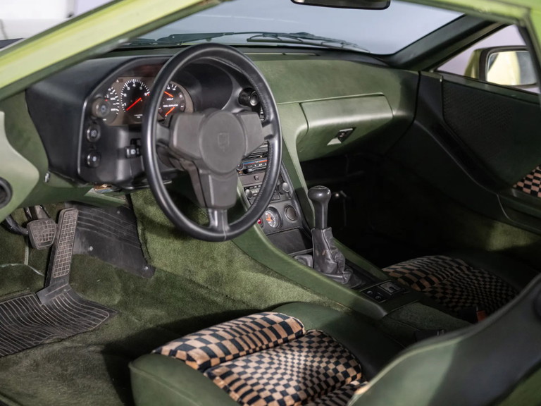 Porsche 928