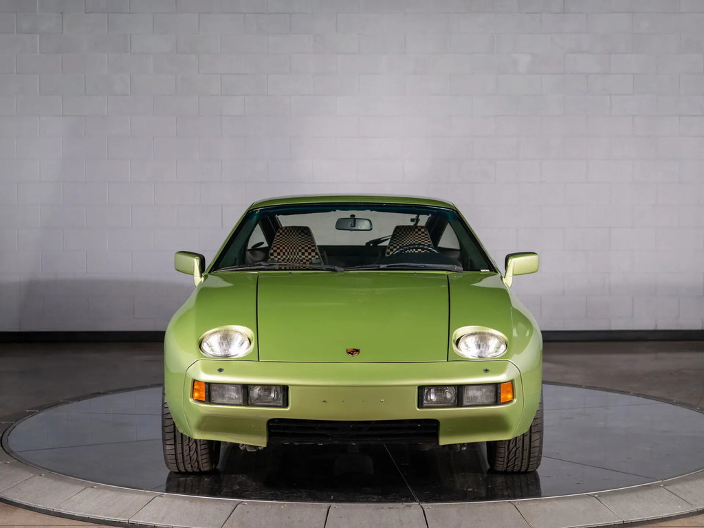 Porsche 928