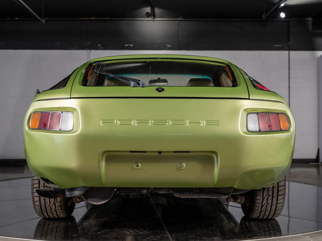 Porsche 928