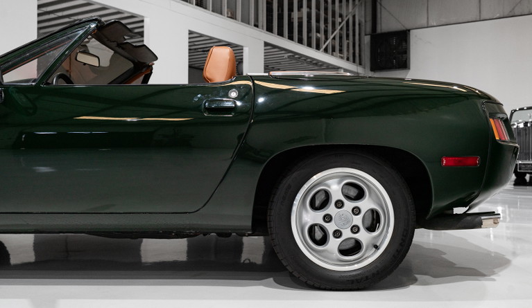 Porsche 928