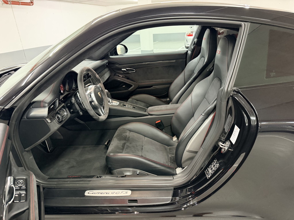 Porsche 991 Carrera 4 GTS
