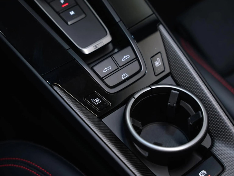 Porsche 992 Carrera 4 GTS
